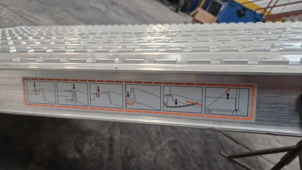 Alloy loading ramps 383243394