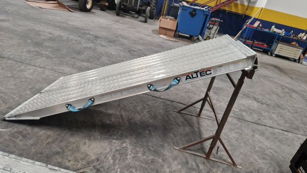 Alloy loading ramps 383243396