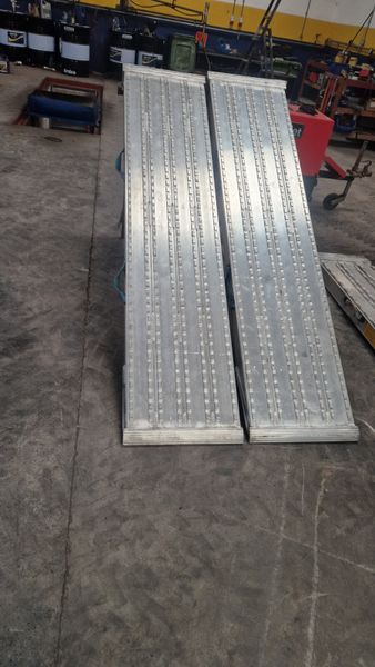 Alloy loading ramps 383243400
