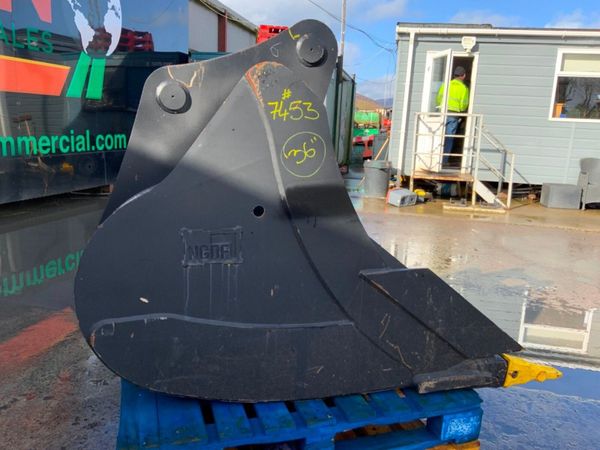 UNUSED 36" DIGGING BUCKET......80mm PINS.....7453. 383246162