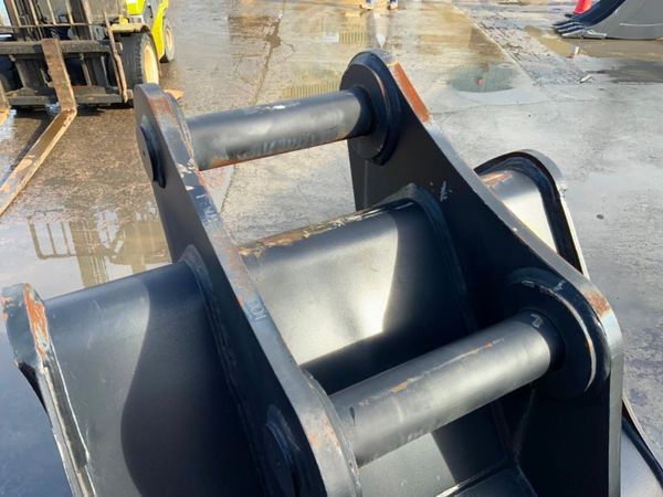UNUSED 36" DIGGING BUCKET......80mm PINS.....7453. 383246165
