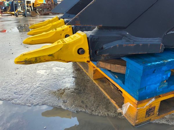 UNUSED 36" DIGGING BUCKET......80mm PINS.....7453. 383246170