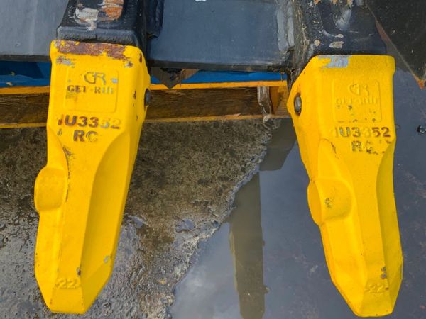 UNUSED 36" DIGGING BUCKET......80mm PINS.....7453. 383246172