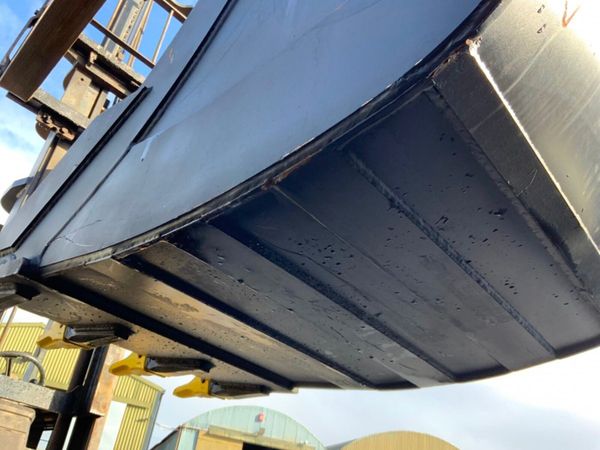 UNUSED 36" DIGGING BUCKET......80mm PINS.....7453. 383246176