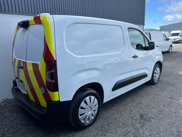 2020 Peugeot Partner 130km 383292749