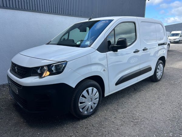 2020 Peugeot Partner 130km 383292755