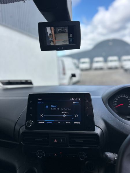2020 Peugeot Partner 130km 383292756