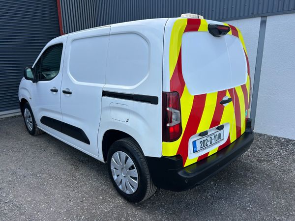 2020 Peugeot Partner 130km 383292757