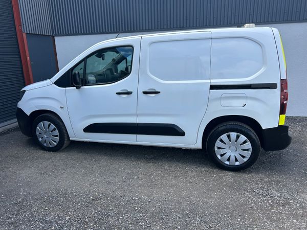 2020 Peugeot Partner 130km 383292758