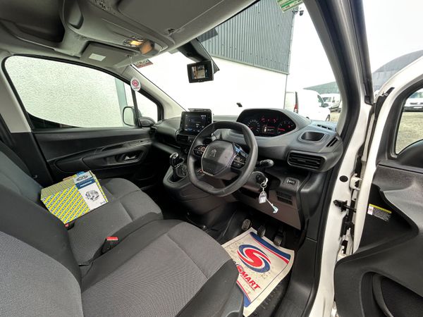 2020 Peugeot Partner 130km 383292760