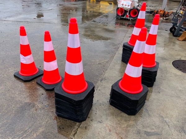 UNUSED 28" TRAFFIC SAFETY CONES.......478. 383221906