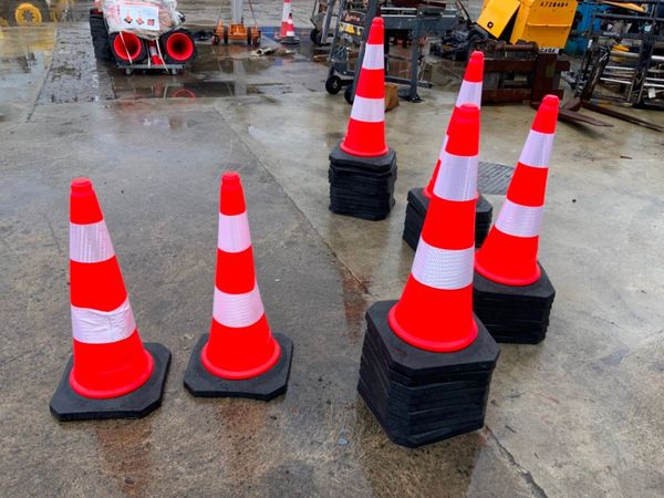 UNUSED 28" TRAFFIC SAFETY CONES.......478. 383221908
