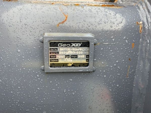 UNUSED 24" GEO XD  BUCKET.....65mm PINS......7438. 383221934