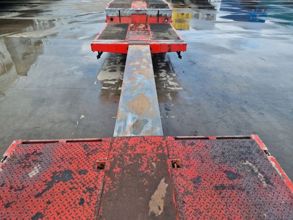 Max low loader 383226315