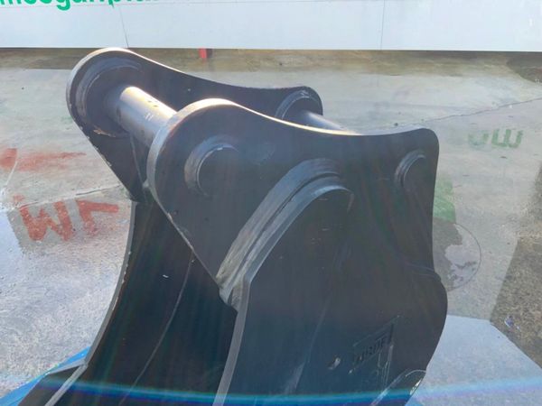 UNUSED 18" DIGGING BUCKET.....65mm PINS.....7484 383305489