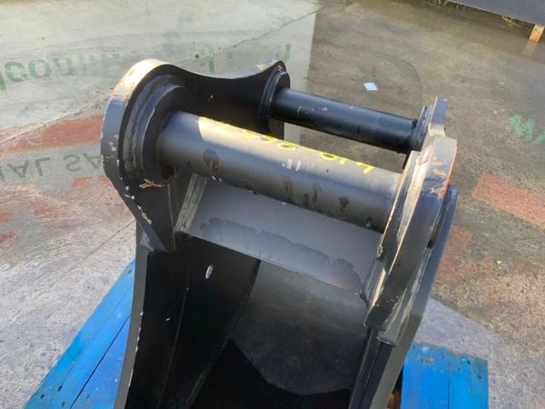 UNUSED 18" DIGGING BUCKET.....65mm PINS.....7484 383305490