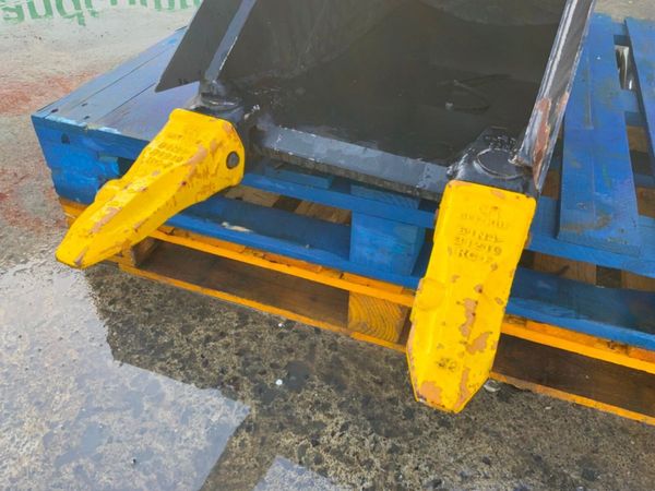 UNUSED 18" DIGGING BUCKET.....65mm PINS.....7484 383305492