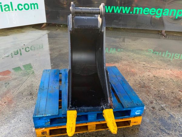 UNUSED 18" DIGGING BUCKET.....65mm PINS.....7484 383305493