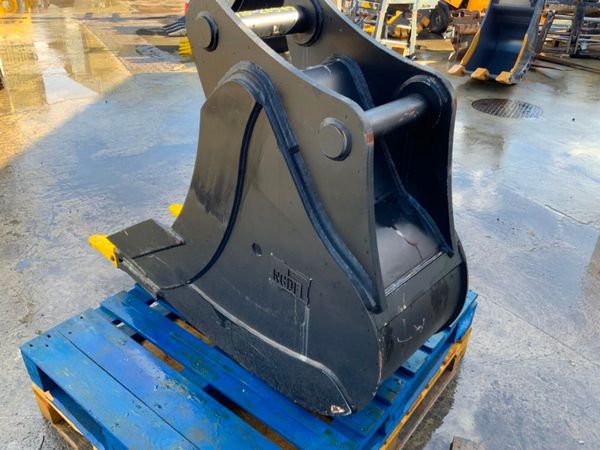 UNUSED 18" DIGGING BUCKET.....65mm PINS.....7484 383305498