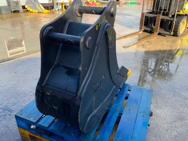 UNUSED 18" DIGGING BUCKET.....65mm PINS.....7484 383305500