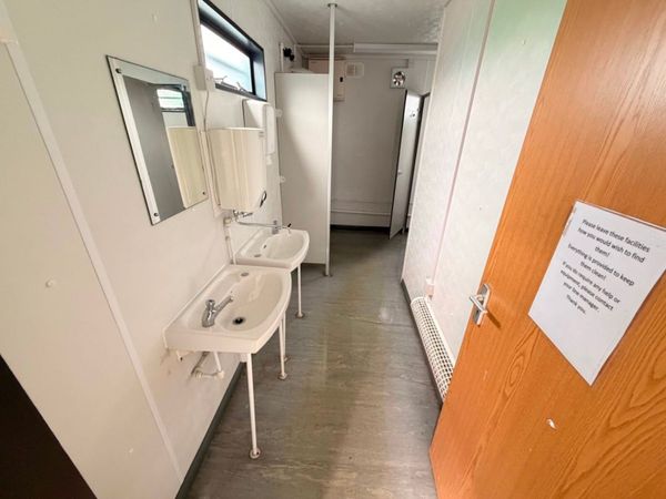 40 x 10 site office , kitchen + 2 separate toilets 383312259