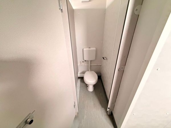 40 x 10 site office , kitchen + 2 separate toilets 383312286