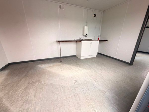40 x 10 site office , kitchen + 2 separate toilets 383312229