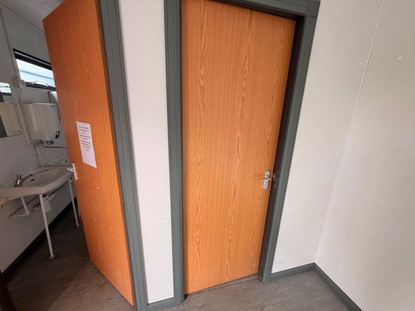 40 x 10 site office , kitchen + 2 separate toilets 383312301