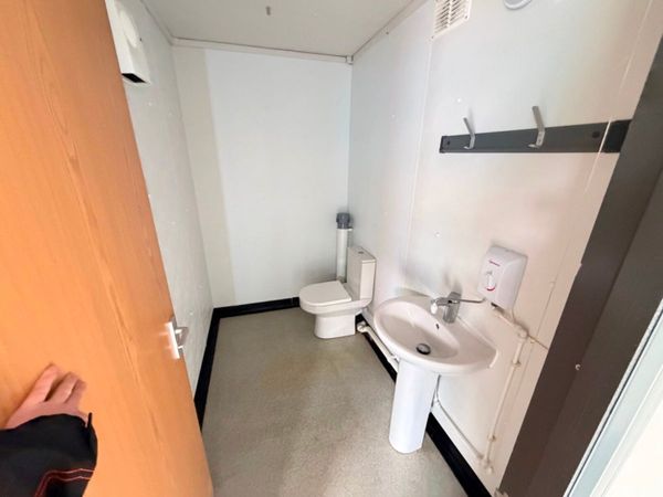 40 x 10 site office , kitchen + 2 separate toilets 383312308