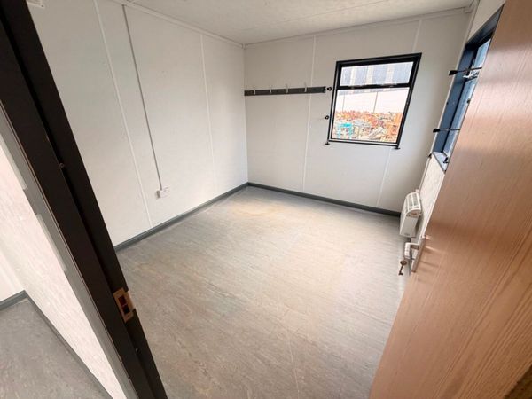 40 x 10 site office , kitchen + 2 separate toilets 383312322