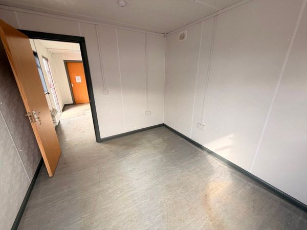 40 x 10 site office , kitchen + 2 separate toilets 383312330