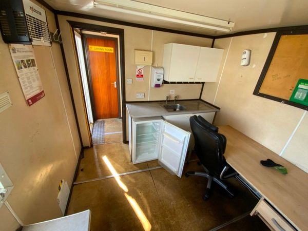 22ft WELFARE SITE OFFICE CONTAINER........849. 383330380