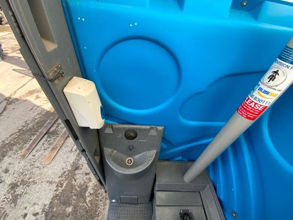 PORTABLE SITE TOILET / BUILDERS LOO.........5171. 383330324
