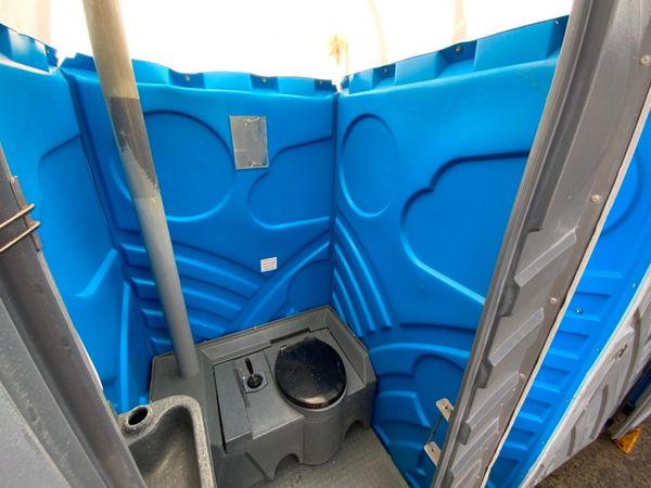 PORTABLE SITE TOILET / BUILDERS LOO.........5171. 383330327