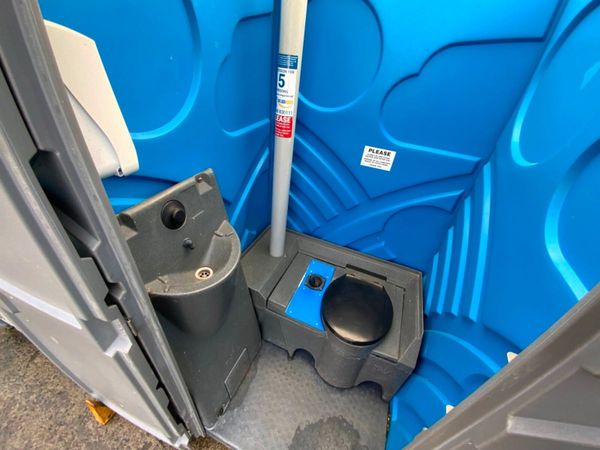 PORTABLE SITE TOILET / BUILDERS LOO.........5171. 383330329