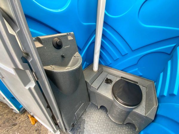 PORTABLE SITE TOILET / BUILDERS LOO.........5171. 383330335