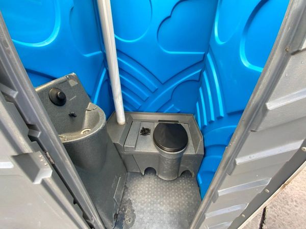 PORTABLE SITE TOILET / BUILDERS LOO.........5171. 383330337