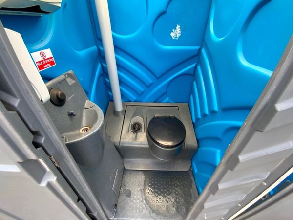 PORTABLE SITE TOILET / BUILDERS LOO.........5171. 383330339