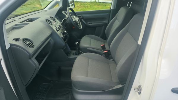 Volkswagen Caddy 2015 immaculate condition 383338374