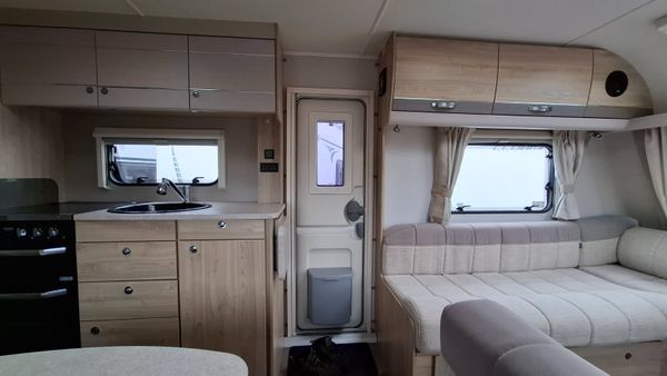 Elddis Avante 6 berth caravan 383443164