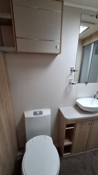 Elddis Avante 6 berth caravan 383443171