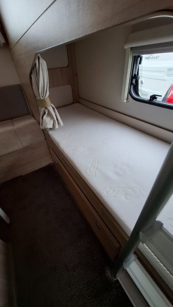 Elddis Avante 6 berth caravan 383443175