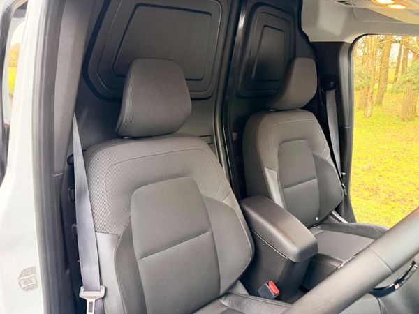 Nissan TOWNSTAR 2025 EV SWB Auto 383462674