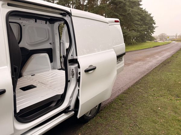 Nissan TOWNSTAR 2025 EV SWB Auto 383462677