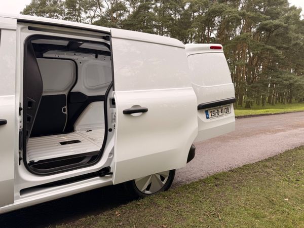 Nissan TOWNSTAR 2025 EV SWB Auto 383462680