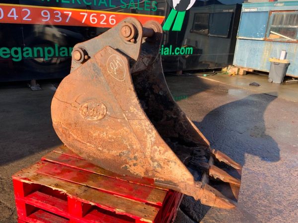 24" GEITH DIGGING BUCKET...65mm PINS......652 383476059