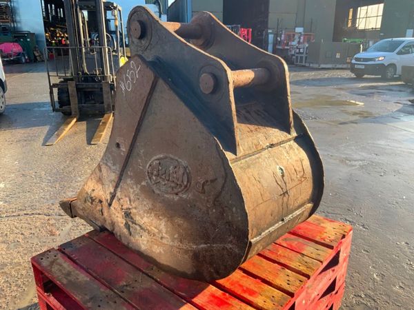 24" GEITH DIGGING BUCKET...65mm PINS......652 383476072