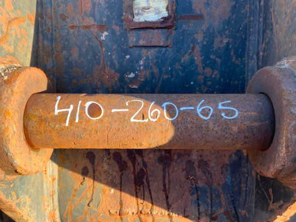 24" GEITH DIGGING BUCKET...65mm PINS......652 383476076