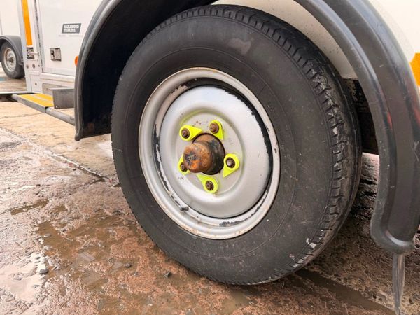 6 x 8 HAZLEWOOD BOX TRAILER ...641 383476141