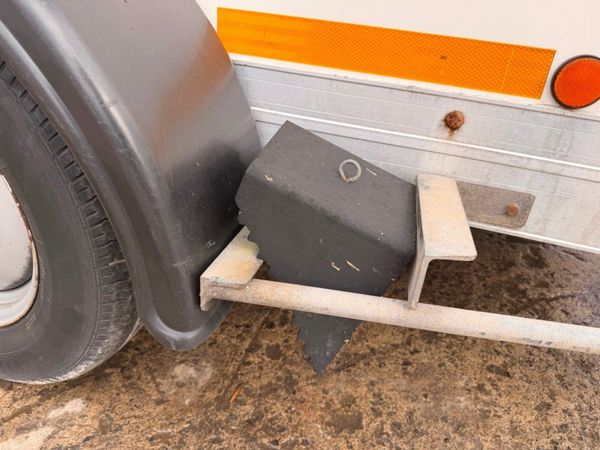 6 x 8 HAZLEWOOD BOX TRAILER ...641 383476118